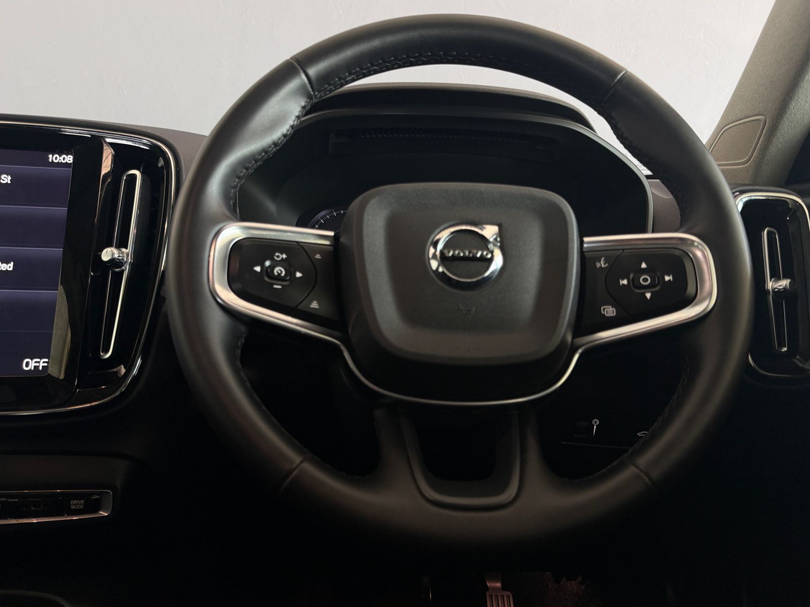 VOLVO XC40 T3 1.5 MOMENTUM GEARTRONIC XC40 T3 1.5 Momentum Geartronic