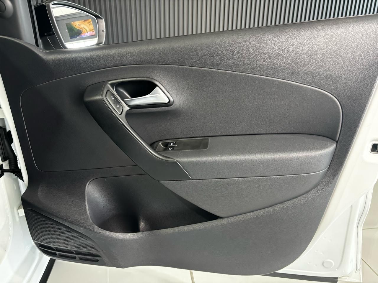 VOLKSWAGEN POLO VIVO HATCH 1.6 HIGHLINE - 10