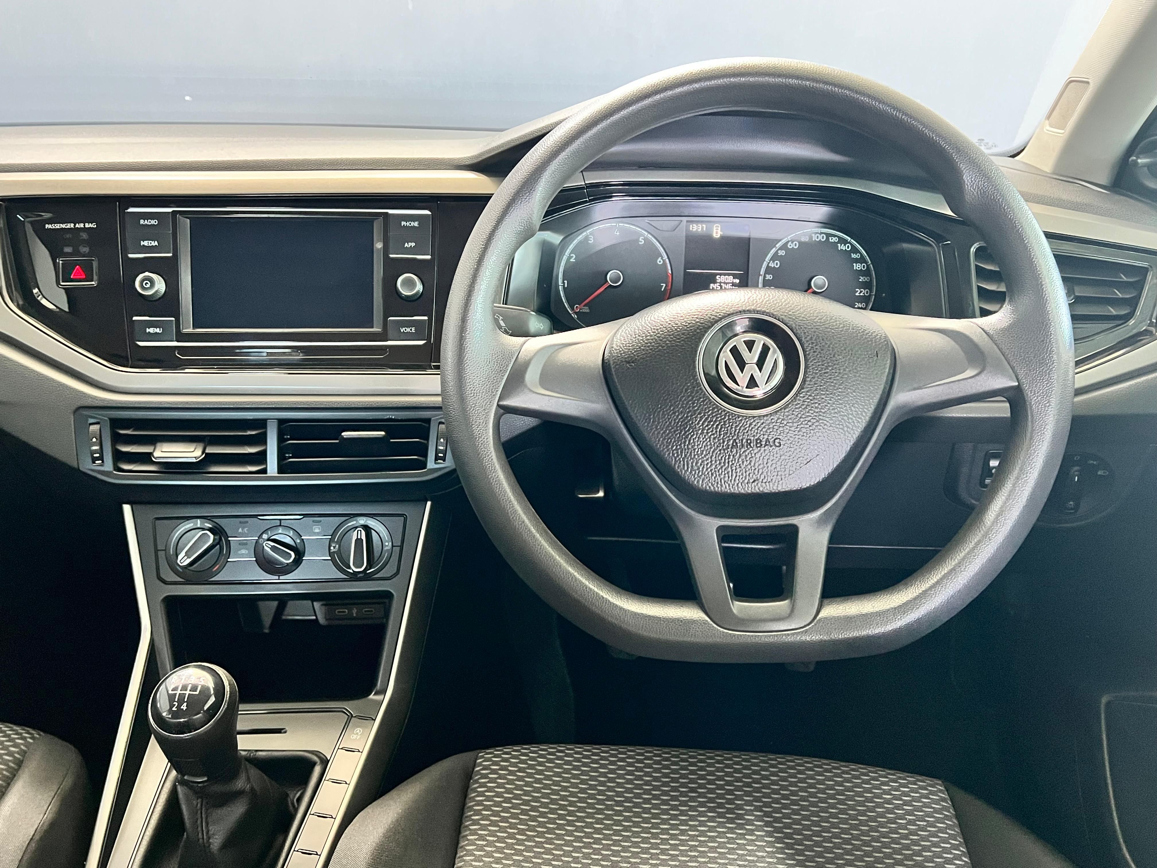 VOLKSWAGEN POLO POLO 1.0 TSI TRENDLINE - 23