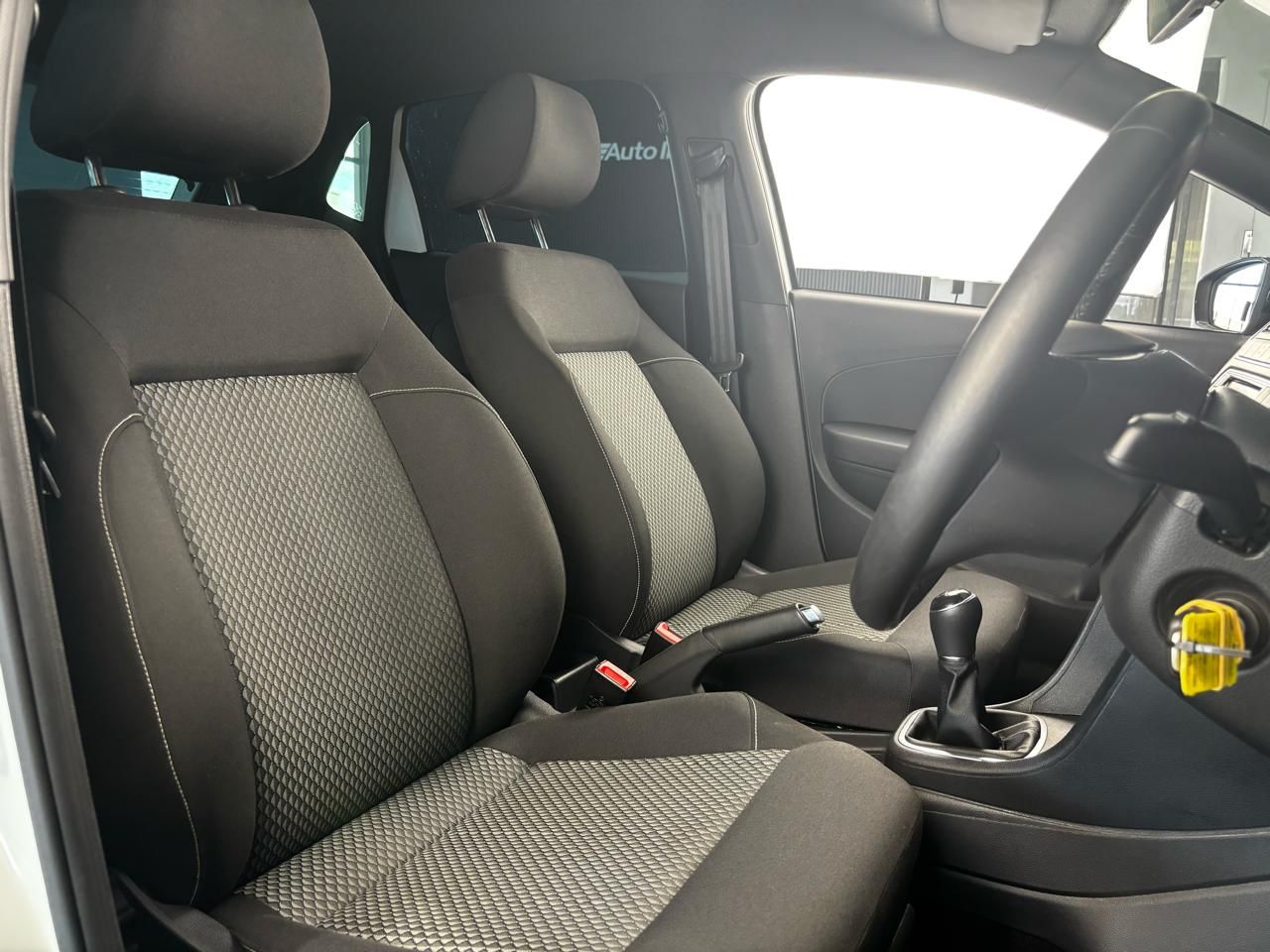 VOLKSWAGEN POLO VIVO HATCH 1.6 HIGHLINE - 12