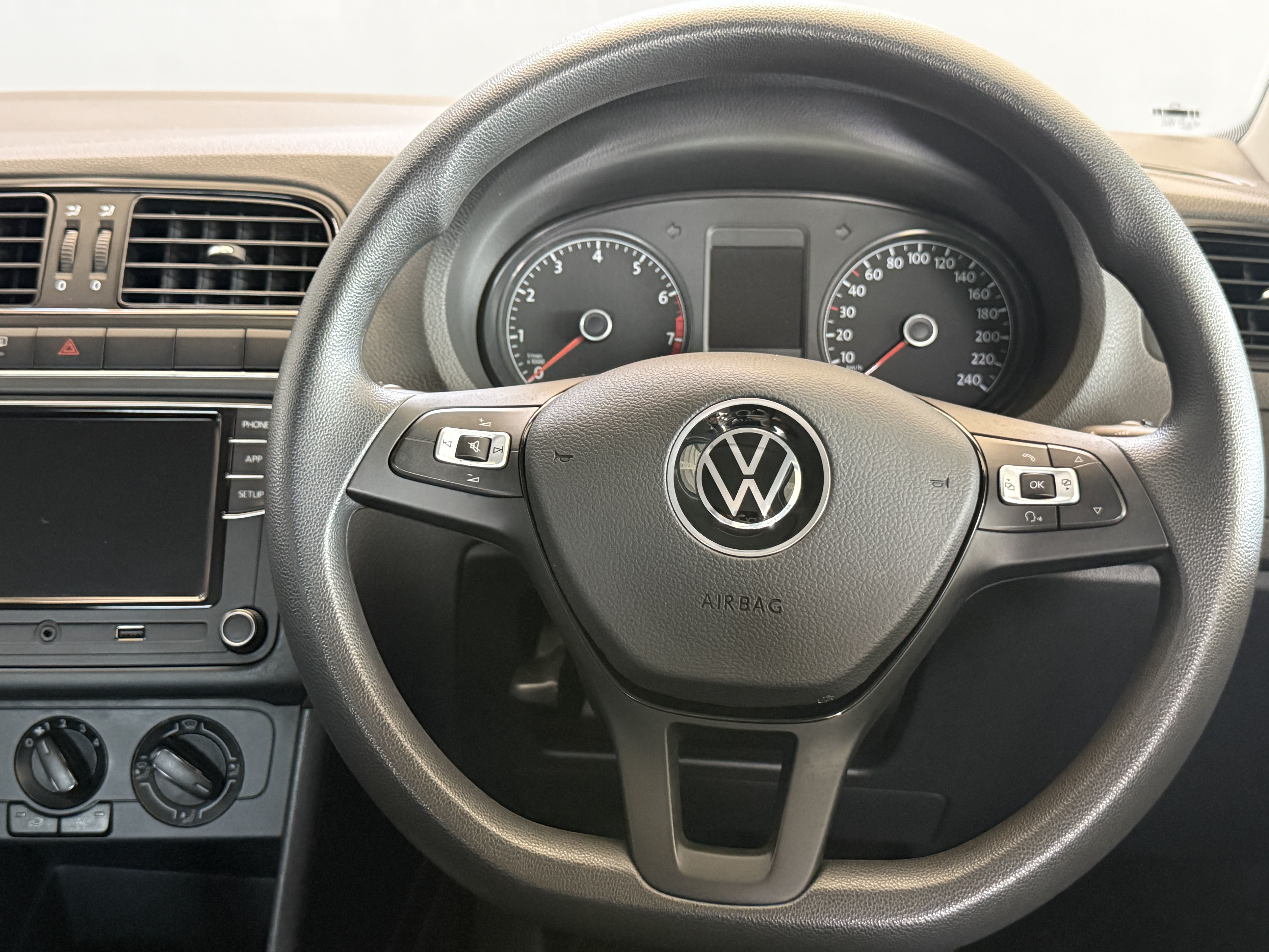 VOLKSWAGEN POLO VIVO 1.6 COMFORTLINE Polo Vivo 1.6 Comfortline - 9