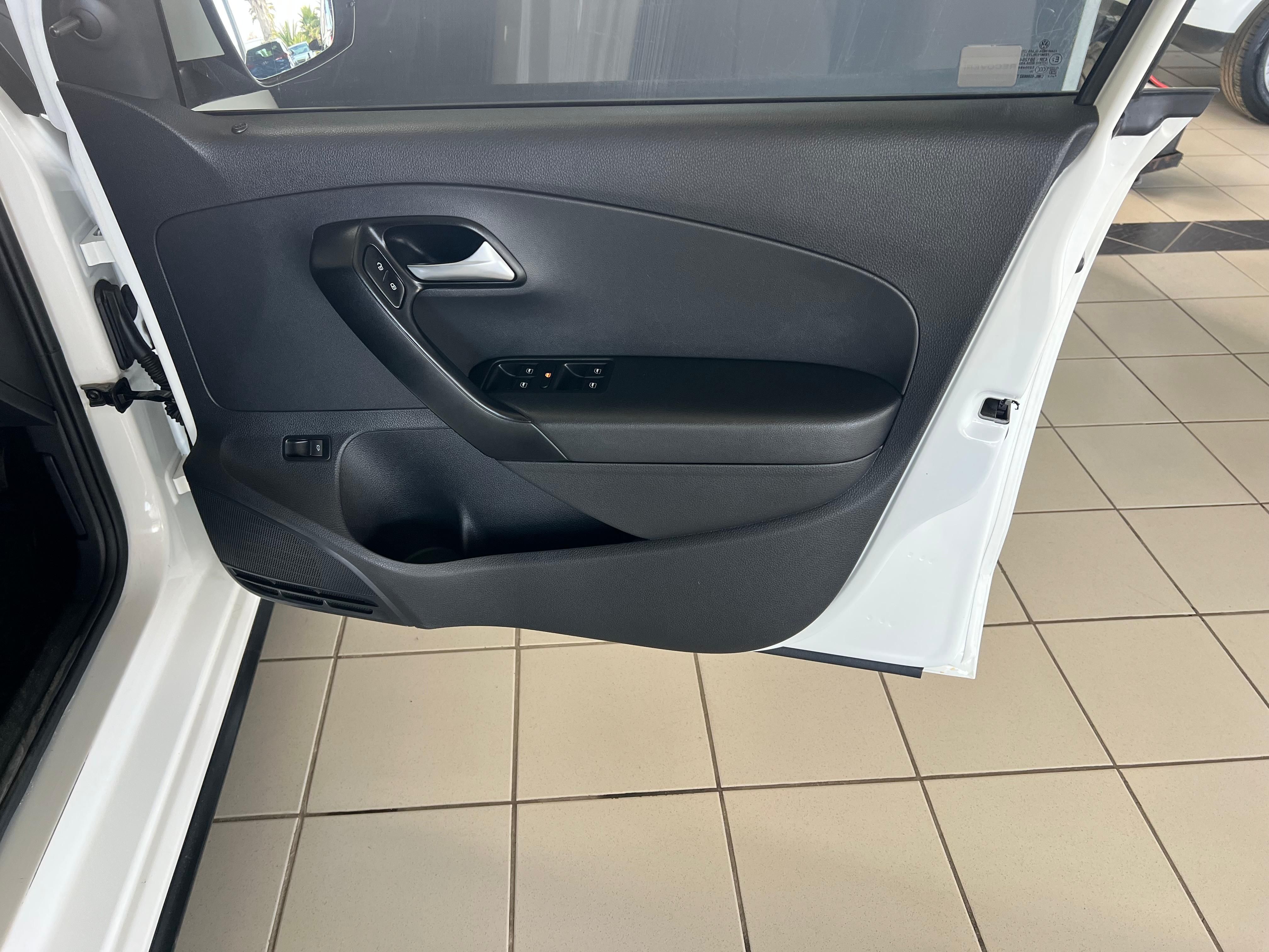 VOLKSWAGEN VW POLO 1.4 SEDAN TREND MAN VW POLO 1.4 SEDAN TREND MAN