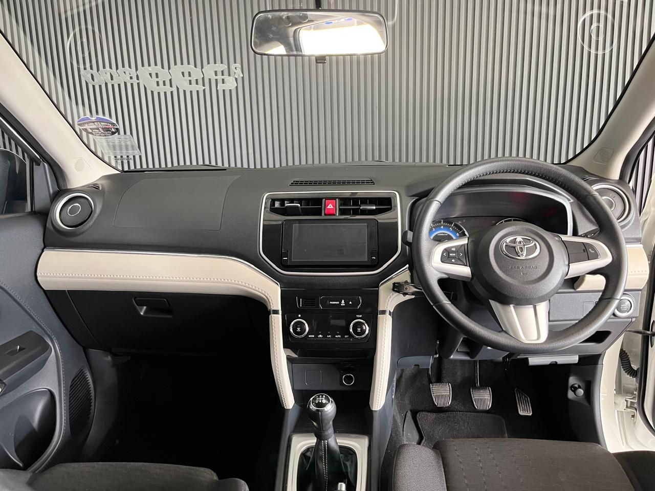 TOYOTA RUSH 1.5 RUSH 1.5 - 8