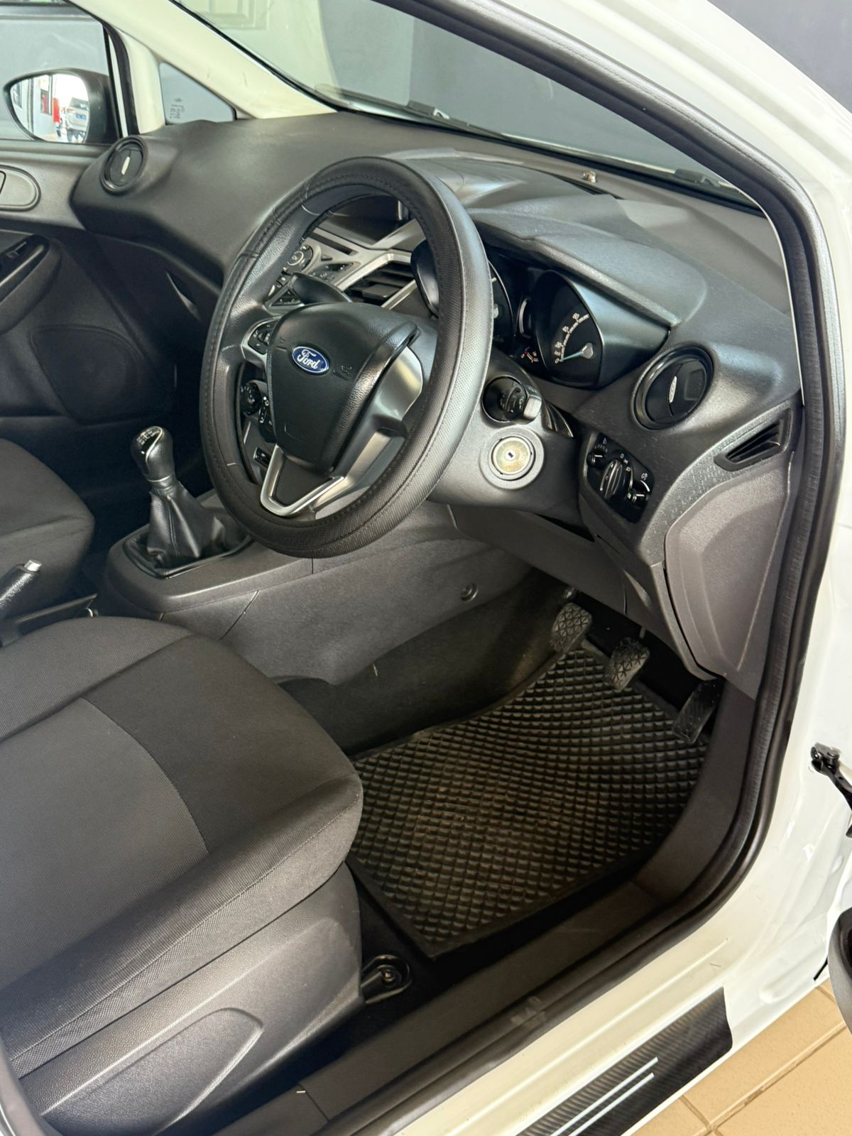 FORD FIESTA 1.4 AMBIENTE Fiesta 1.4 Ambiente - 4