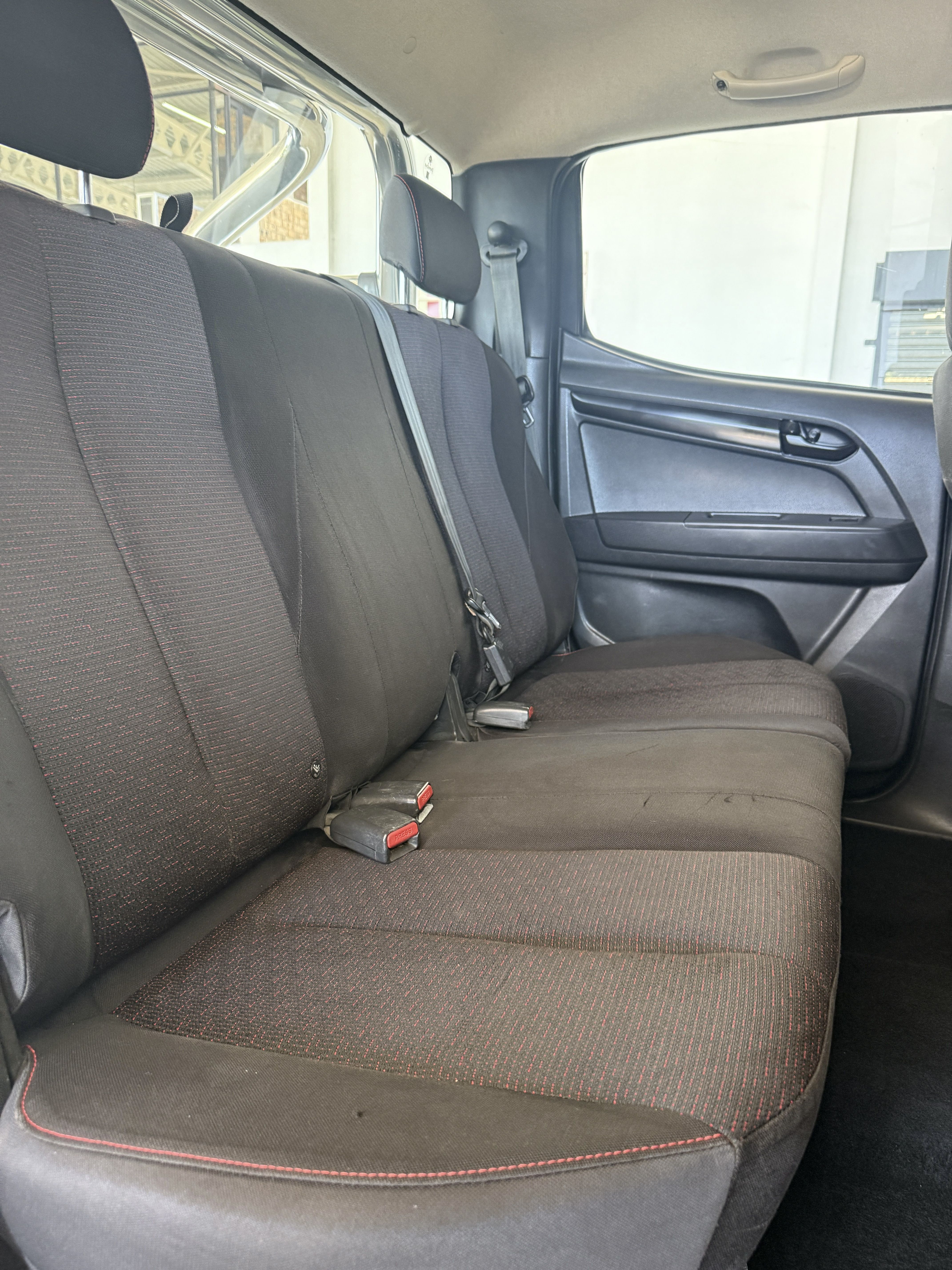 ISUZU 250 DMAX 4X4 D/CAB PICK UP 250 DMAX 4x4 D/Cab Pick Up - 9