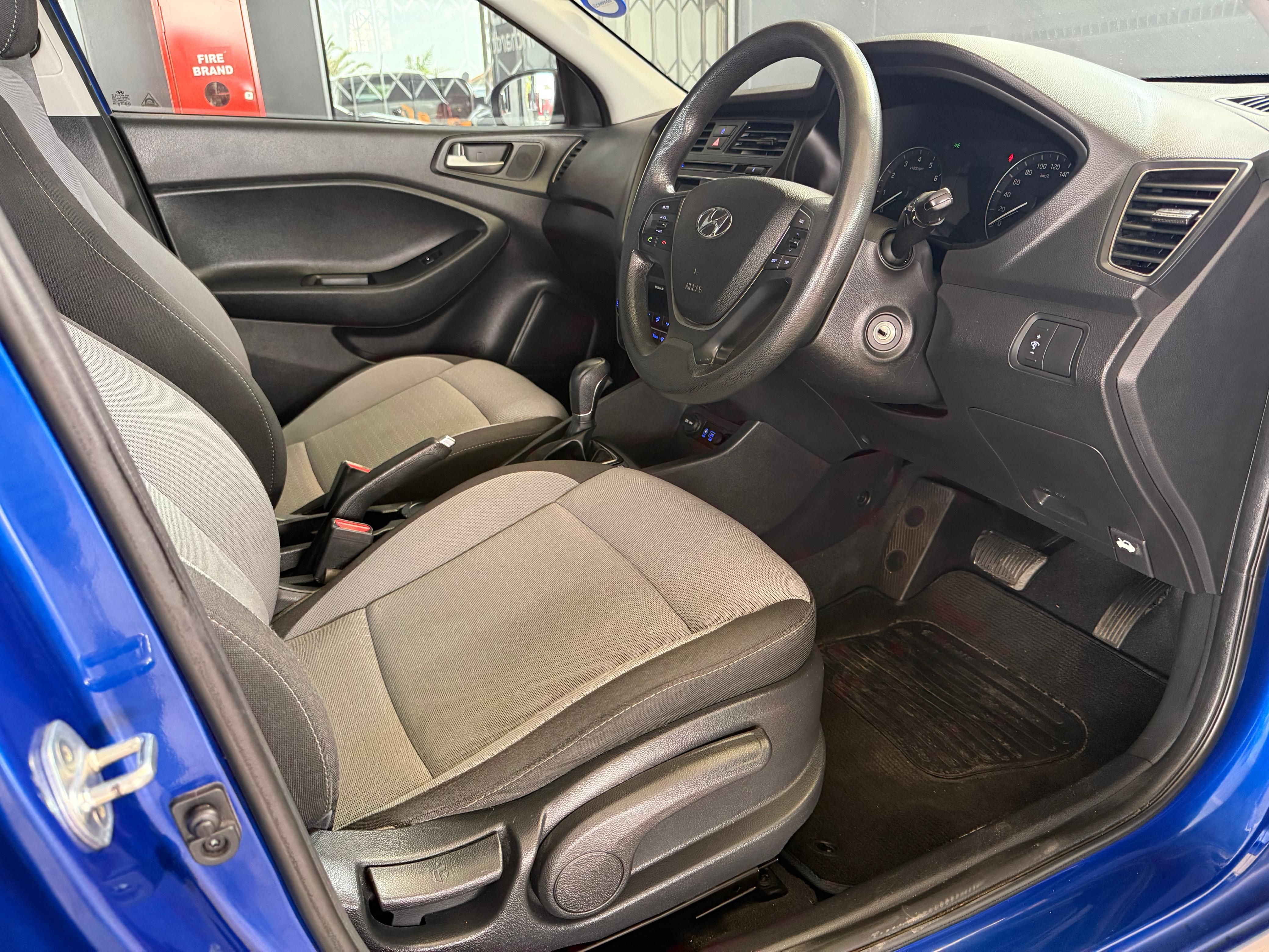 HYUNDAI I20 I20,1.4 Fluid A/T - 9